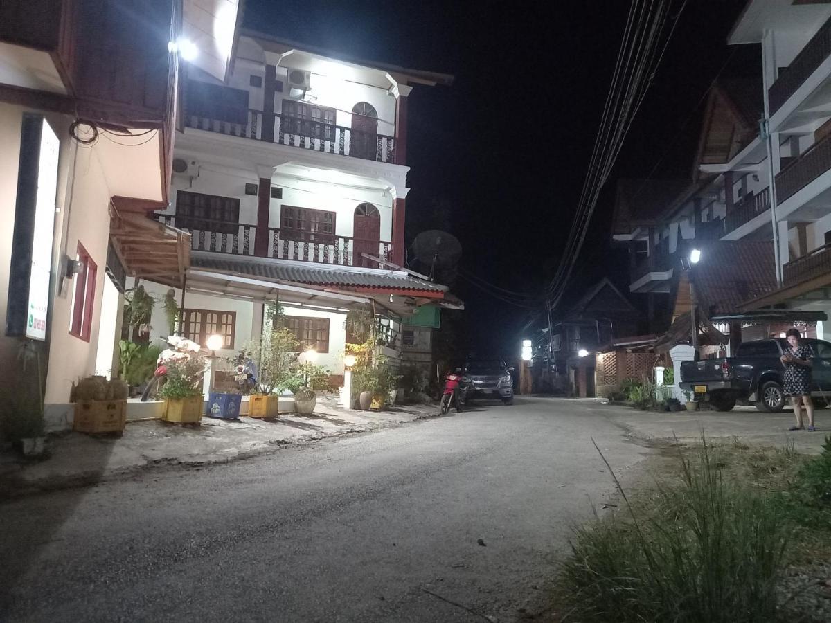 Vang Vieng Queen'S- Mountain View Hotel Exteriör bild